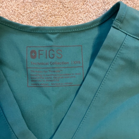 FIGS Cactus Catarina™ - One-Pocket Scrub Top - Picture 2 of 2